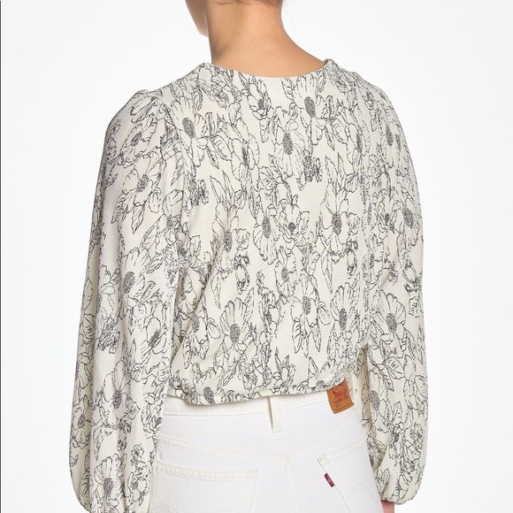 Women’s Astr the label ivory black floral top - Picture 6 of 11